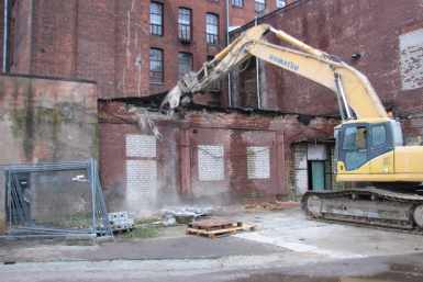 Kreenholmi Joala vabriku juurdeehituse lammutamine
